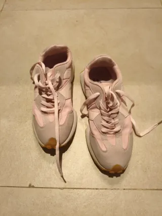 Zapatillas New Balance Beige y Rosa claro