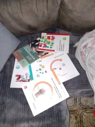 Vendo libros de primer grado de administración.