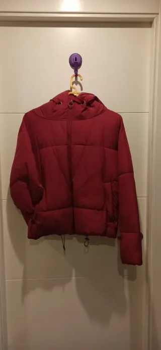 Cazadora acolchada roja