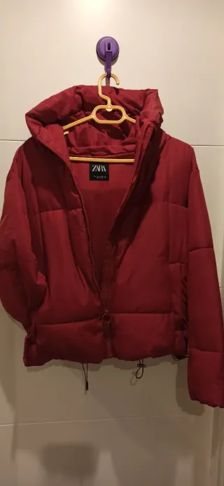 Cazadora acolchada roja