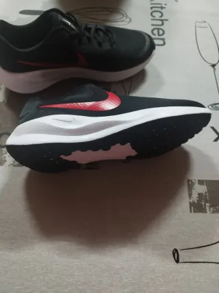 Zapatillas Nike Negras y Rojas