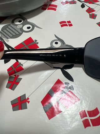 Gafas de sol Prada negras y grises