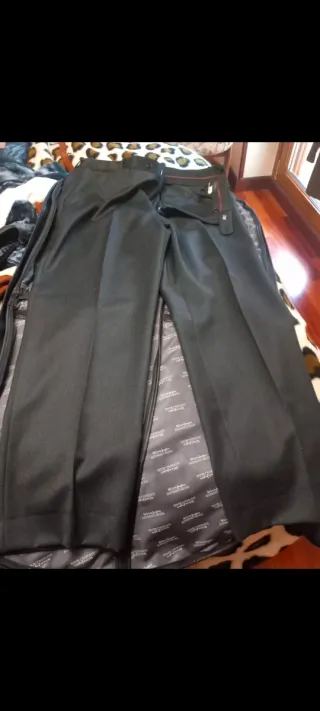 Pantalón gris sin estrenar