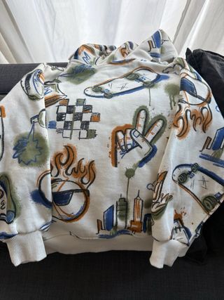Sudadera niño Zara multicolor. Talla 6-7