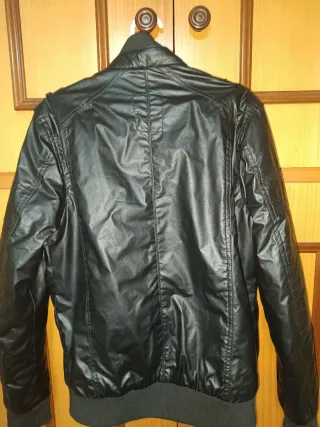 Chaqueta hombre polipiel negra
