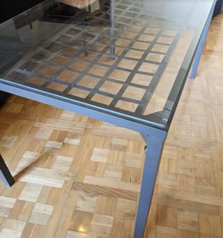 Mesa de comedor metal y cristal de Ikea