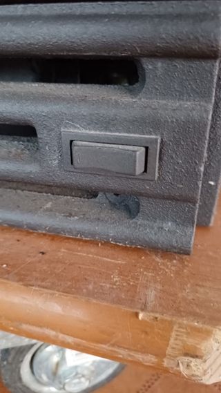 Chimenea de leña con puerta de cristal