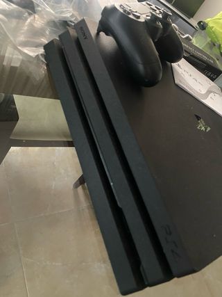 PS4 Pro + 2 Mandos + 2 Juegos NUEVOS