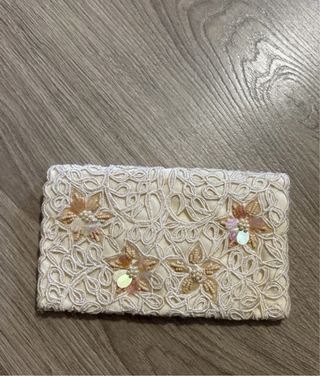 Pochette con perline e paillettes