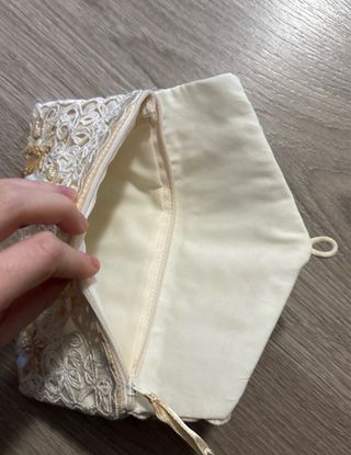 Pochette con perline e paillettes