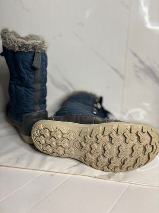 Stivali da neve blu e neri