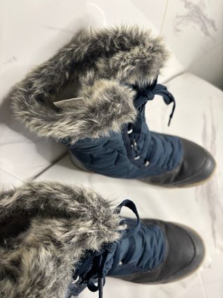 Stivali da neve blu e neri