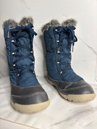Stivali da neve blu e neri