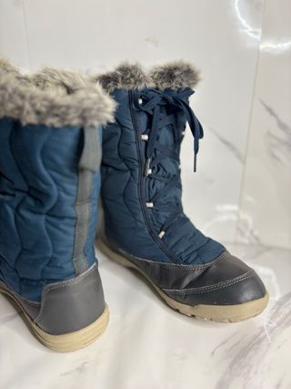 Stivali da neve blu e neri