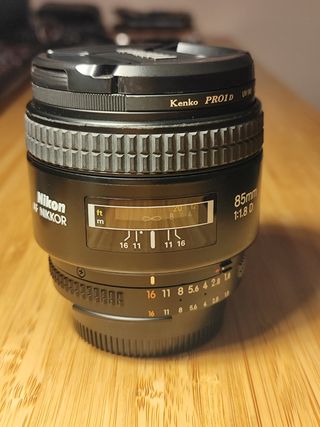 Objetivo Nikon AF Nikkor 85mm f/1.8 D + Filtro UV