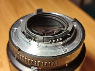 Objetivo Nikon AF Nikkor 85mm f/1.8 D + Filtro UV