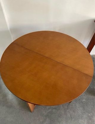 Mesa media luna de madera marrón