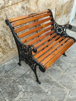 Banco antiguo hierro forjado y madera