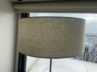 Lámpara de pie pantalla lino y pie de mármol