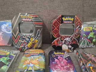 Pokemon: 2 Tin, 2 Mini Tin, 5 Mini Album, 300 Cart