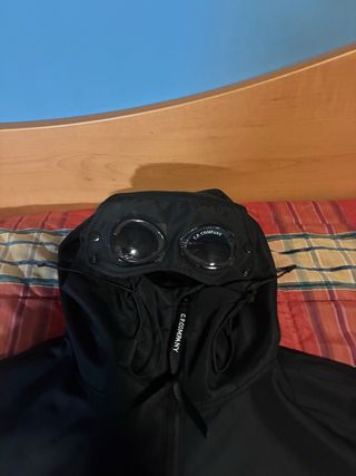 Abrigo C.P. Company Negro