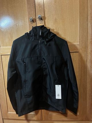 Abrigo C.P. Company Negro