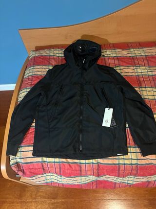 Abrigo C.P. Company Negro