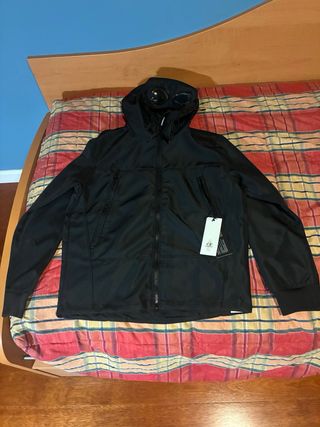 Abrigo C.P. Company Negro