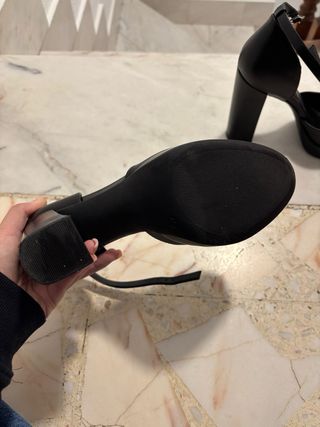 Zapatos de tacón negros con plataforma