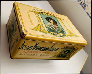 Caja Metálica Carmencita Azafrán Jesús Navarro