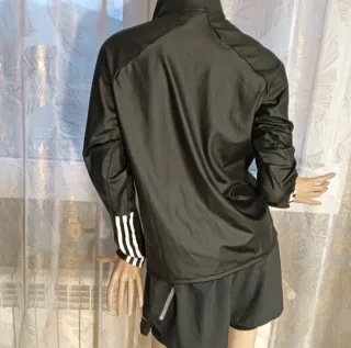 Chaqueta deportiva Adidas negra