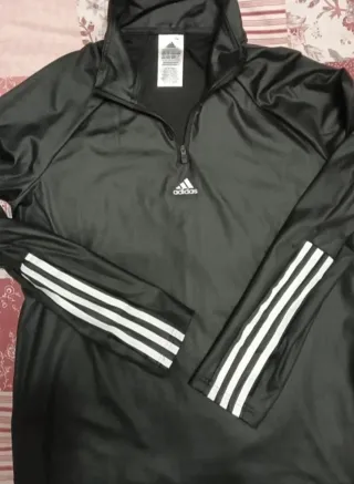Chaqueta deportiva Adidas negra