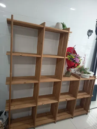 Estantería de madera