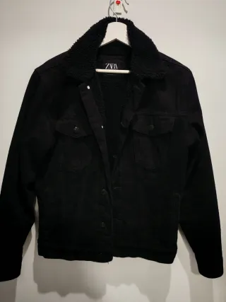 Chaqueta Zara Negra con Borrego