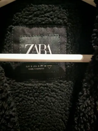Chaqueta Zara Negra con Borrego