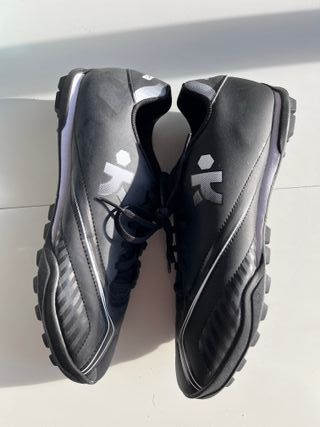 Zapatos de fútbol negros