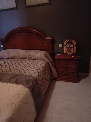 Dormitorio completo madera oscura