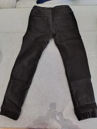 Lote 4 Pantalones y una bata niño Talla 10