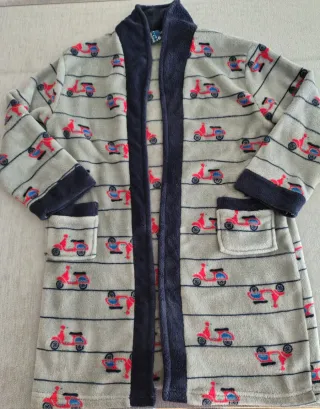 Lote 4 Pantalones y una bata niño Talla 10