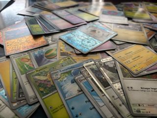 90 Cartas Pokémon Variadas