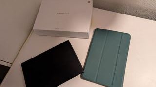 Tablet Xiaomi Mi Pad 5 con fundas y teclado