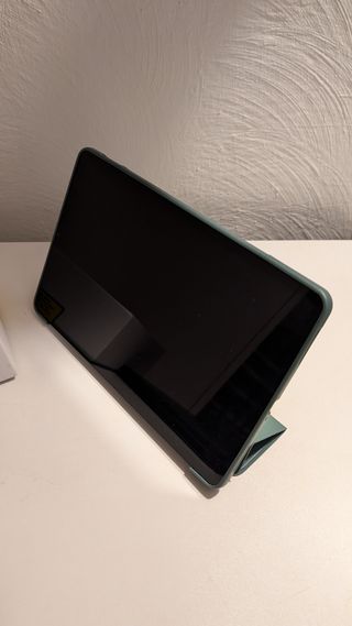 Tablet Xiaomi Mi Pad 5 con fundas y teclado