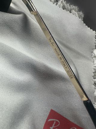 Gafas Ray-Ban Negras Patillas Doradas Polarizadas