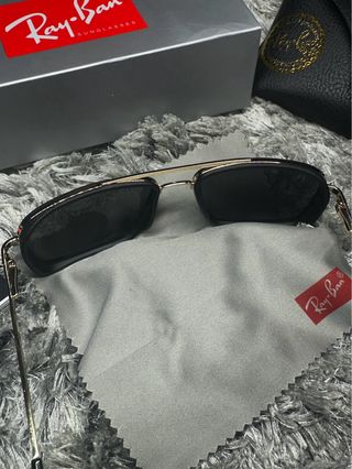 Gafas Ray-Ban Negras Patillas Doradas Polarizadas