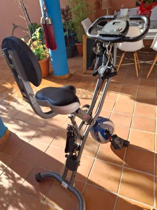 Bicicleta Estática Azul y Gris
