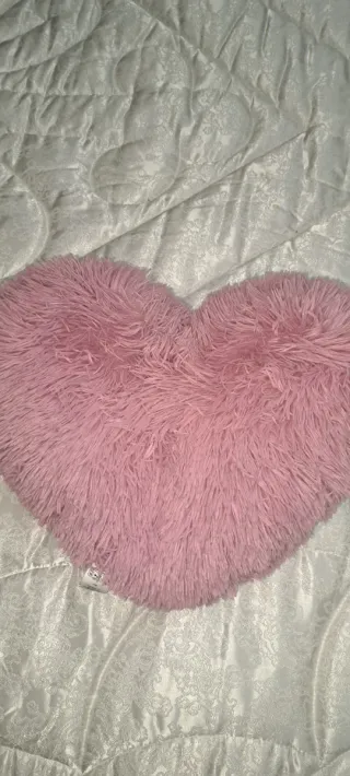 Cuscino a forma di cuore rosa