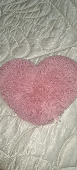 Cuscino a forma di cuore rosa