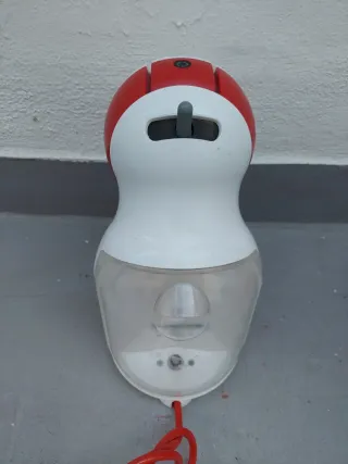 Cafetera Dolce Gusto Roja y Blanca