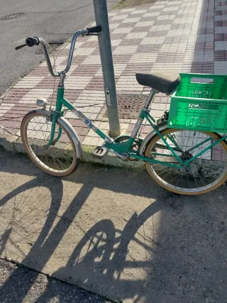 Bicicleta pieghevole BH con cestino