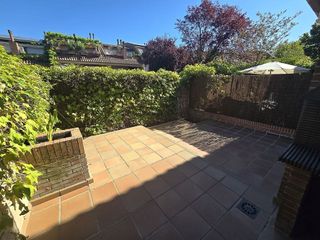 Casa adosada en alquiler en Mirasierra en Madrid